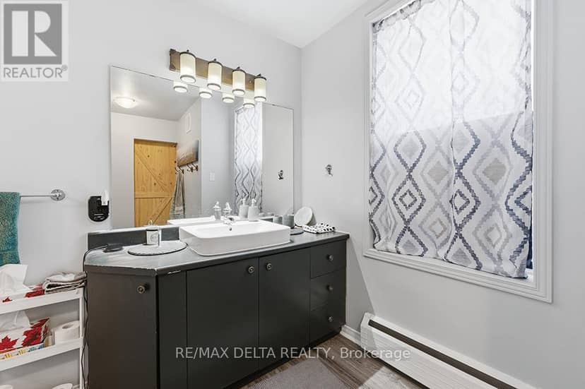 1040-1042 King Street — photo 14 of 37