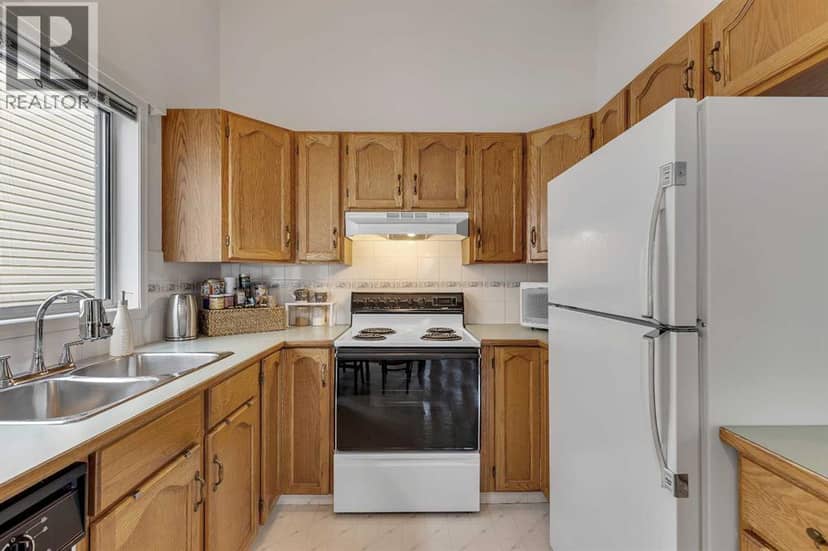 86 Coventry Lane NE — photo 13 of 39