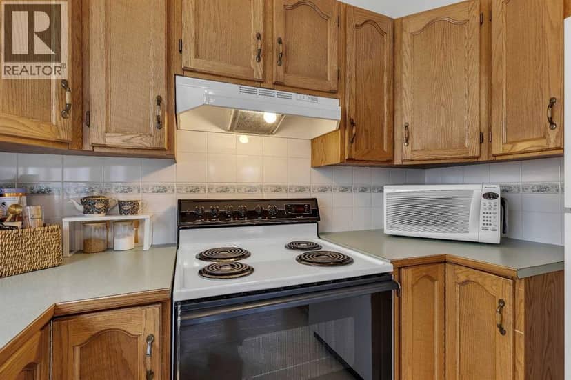 86 Coventry Lane NE — photo 14 of 39