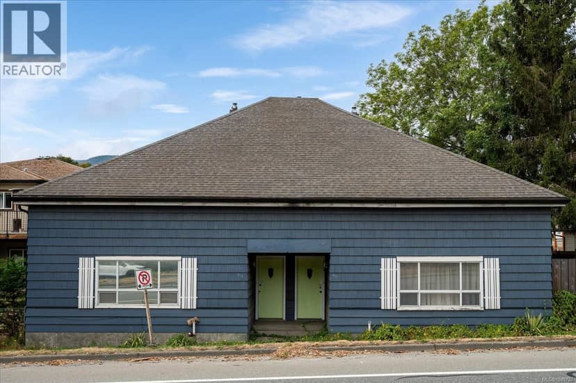 910 Esplanade Ave, Ladysmith