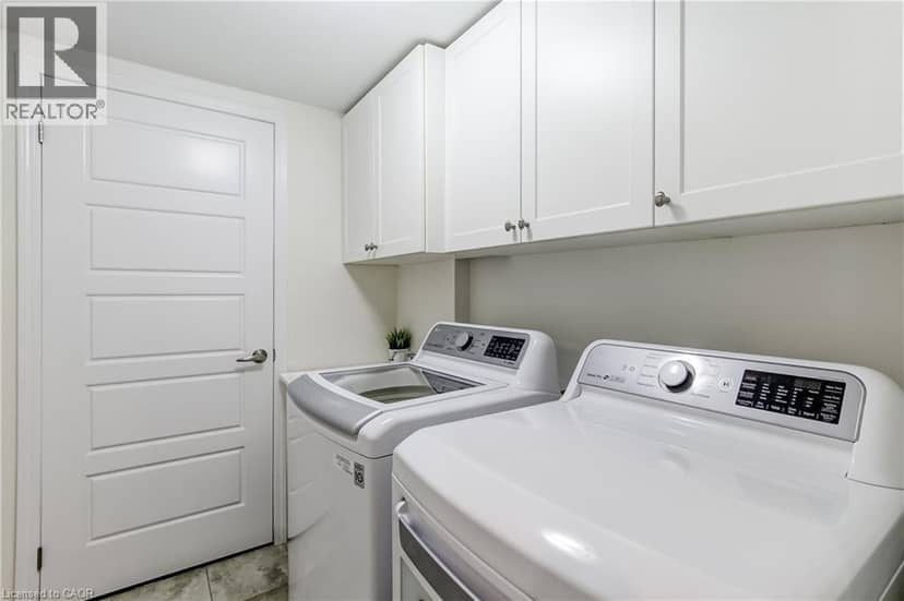 230 AVONSYDE Boulevard Unit# 3 — photo 11 of 40