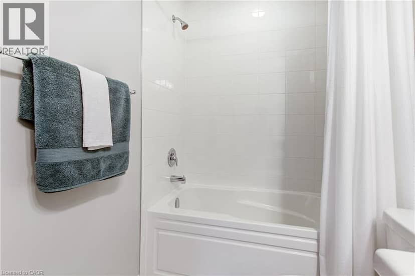 230 AVONSYDE Boulevard Unit# 3 — photo 31 of 40