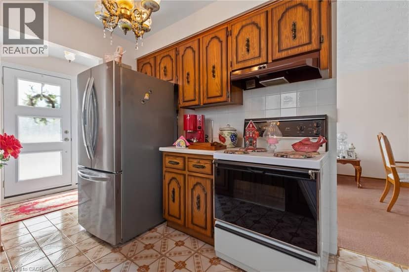 202 RAY Street N — photo 9 of 40