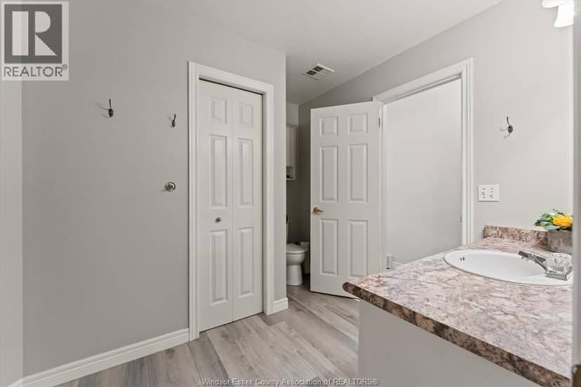 844 Cottage Grove — photo 18 of 34