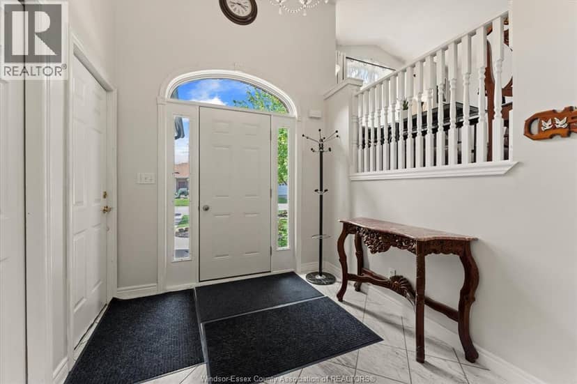 844 Cottage Grove — photo 4 of 34