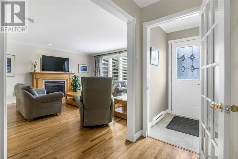 10 Strawberry Marsh Road — photo 6 of 35
