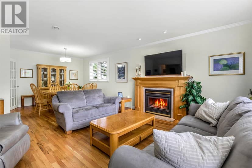 10 Strawberry Marsh Road — photo 9 of 35