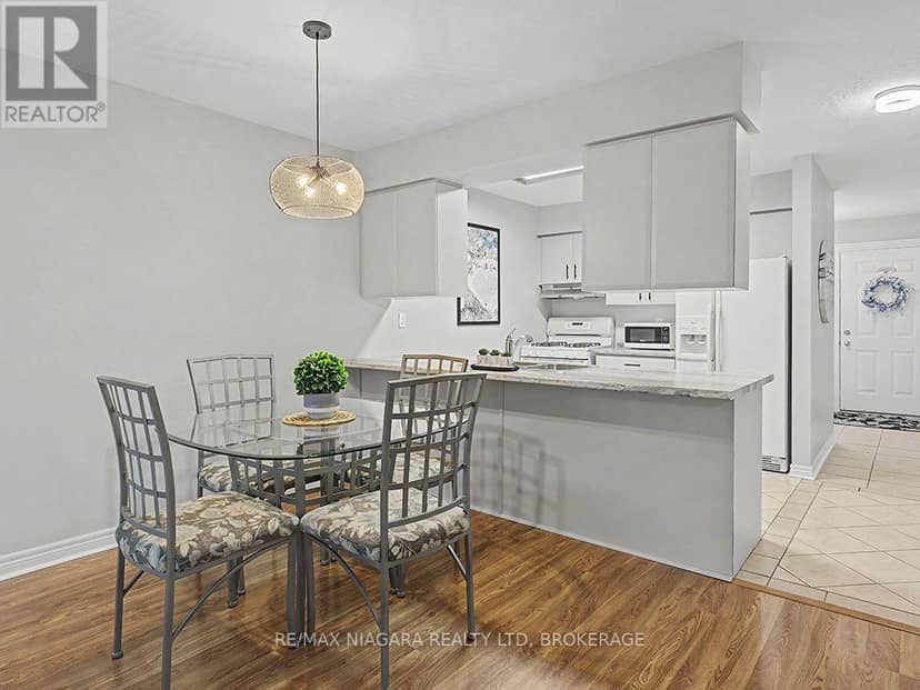 319 Elgin Street — photo 15 of 40