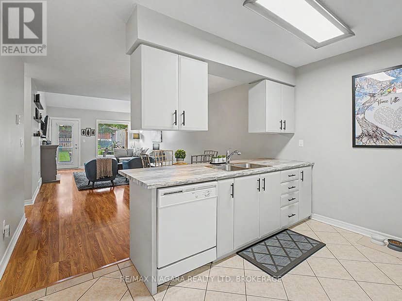 319 Elgin Street — photo 17 of 40