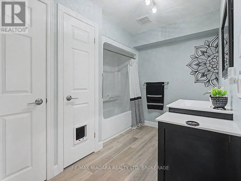 319 Elgin Street — photo 22 of 40