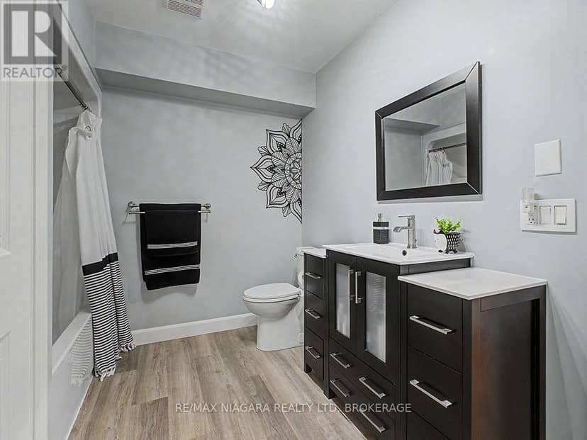 319 Elgin Street — photo 23 of 40
