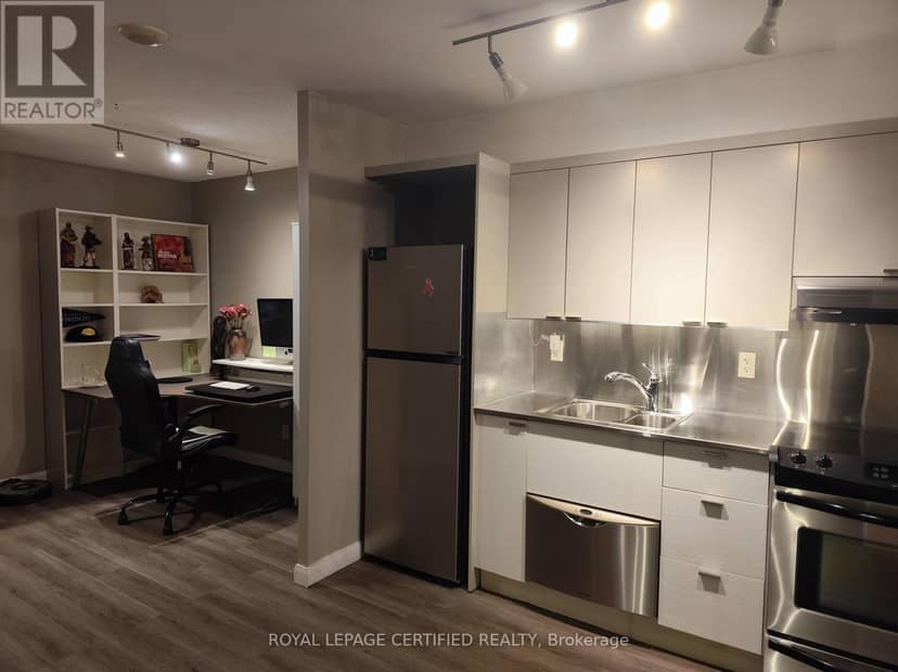 552 - 111 Elizabeth Street — photo 16 of 31
