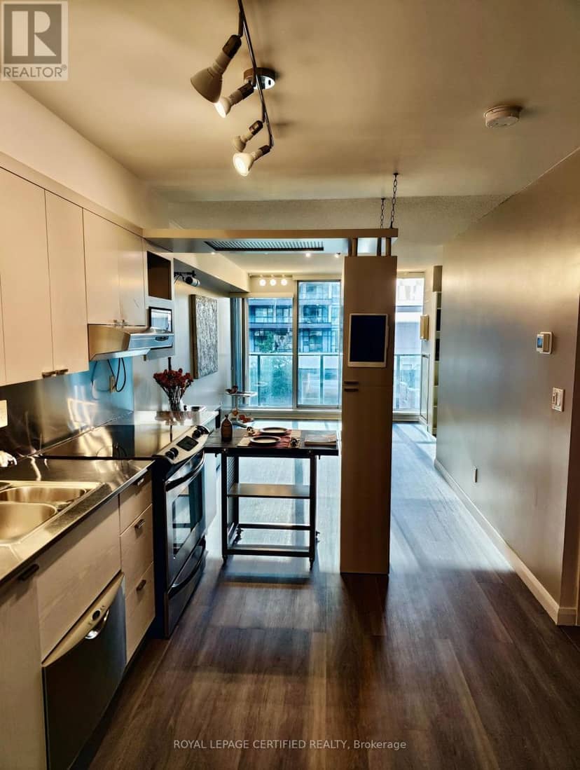 552 - 111 Elizabeth Street — photo 14 of 31