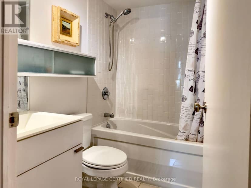 552 - 111 Elizabeth Street — photo 13 of 31