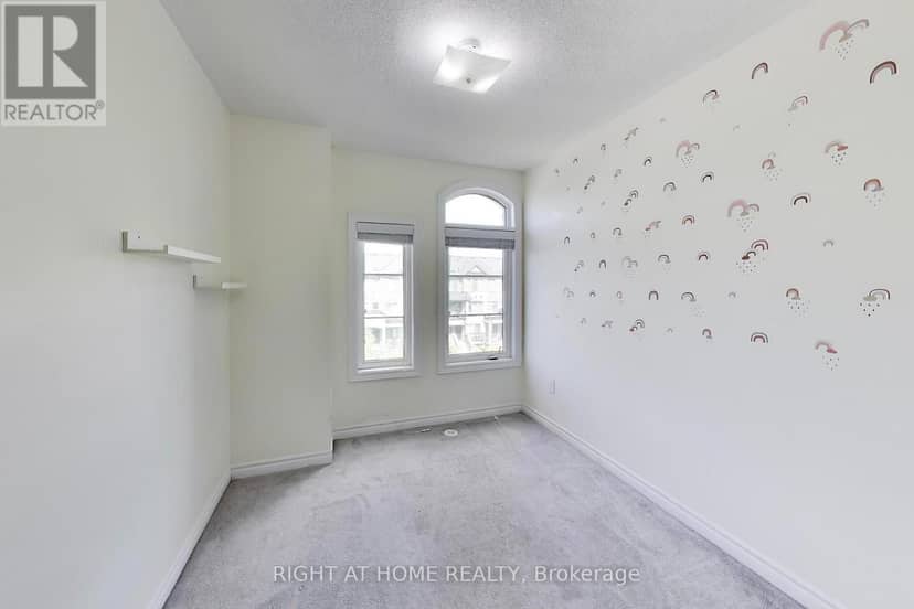 191 - 200 Veterans Drive — photo 25 of 33