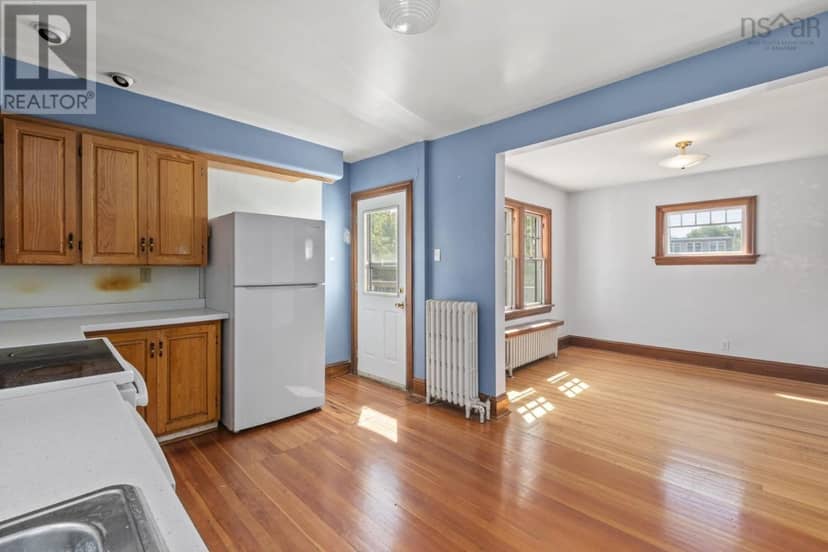 2031 Beech Street — photo 14 of 40