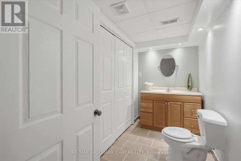 17 Armeda Clow Crescent — photo 35 of 39