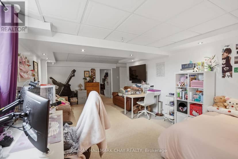 17 Armeda Clow Crescent — photo 37 of 39