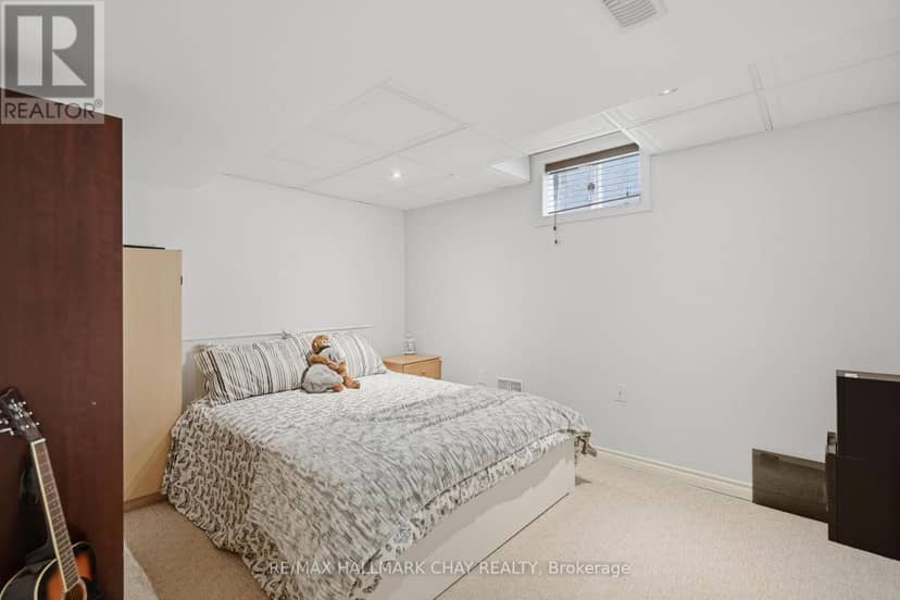 17 Armeda Clow Crescent — photo 38 of 39