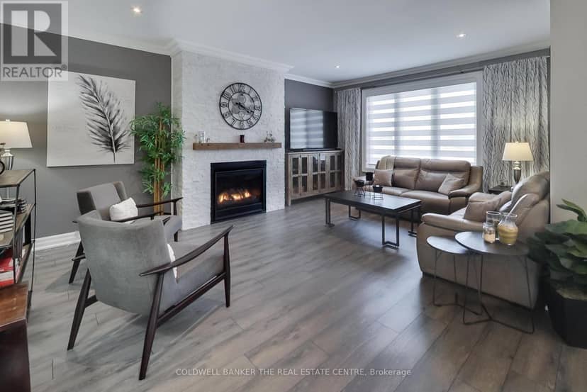 224 Lakeshore Road E — photo 11 of 40