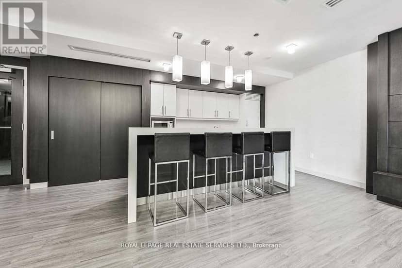 414 - 8 Fieldway Road — photo 17 of 28