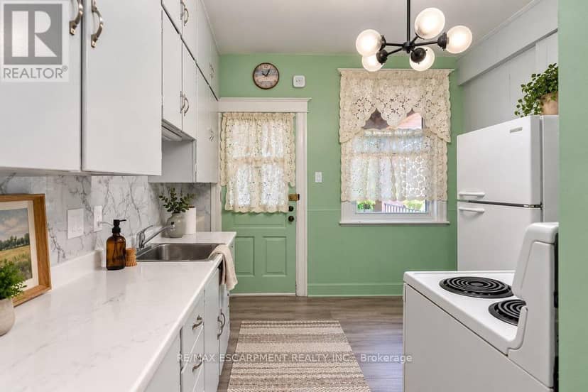 61 Garfield Avenue S — photo 11 of 30