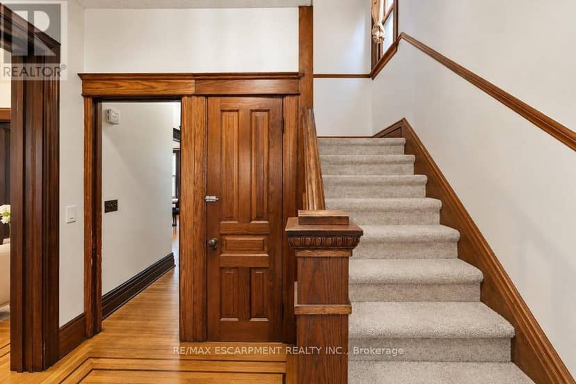 61 Garfield Avenue S, Hamilton, photo 4