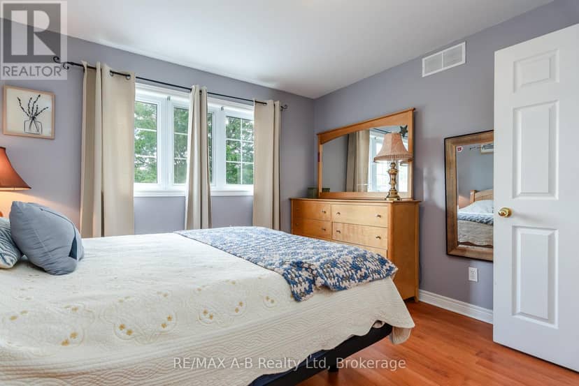 108 Walsh Crescent — photo 27 of 40