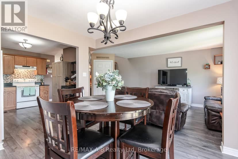 108 Walsh Crescent — photo 18 of 40