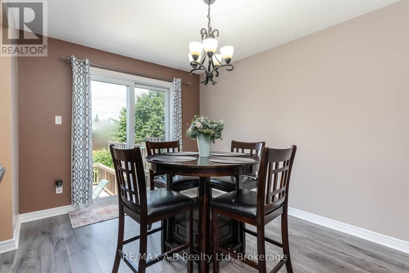 108 Walsh Crescent — photo 16 of 40
