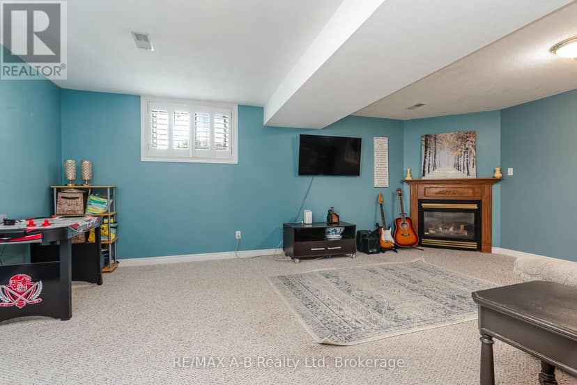 108 Walsh Crescent — photo 37 of 40