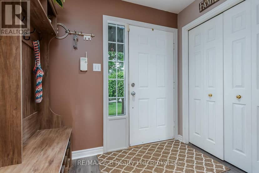 108 Walsh Crescent — photo 4 of 40