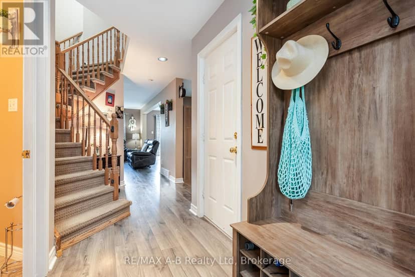 108 Walsh Crescent — photo 5 of 40