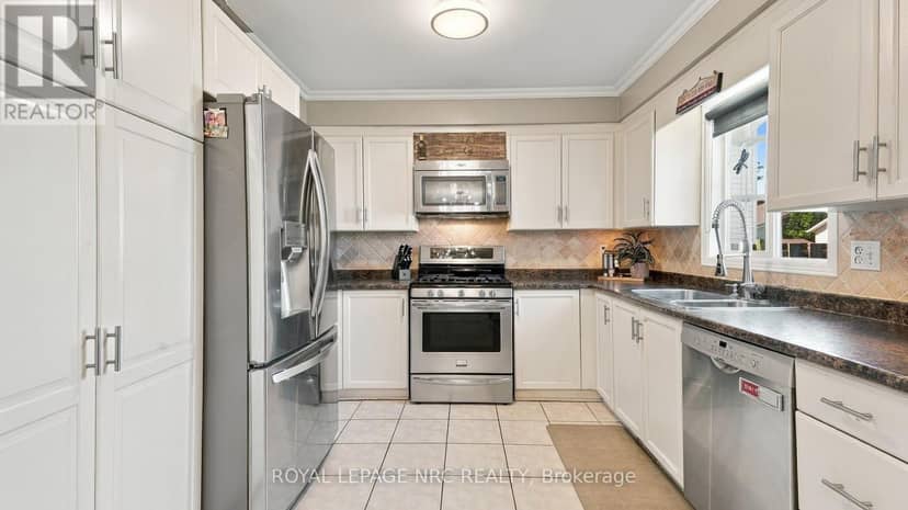 32 Poplar Crescent — photo 14 of 40