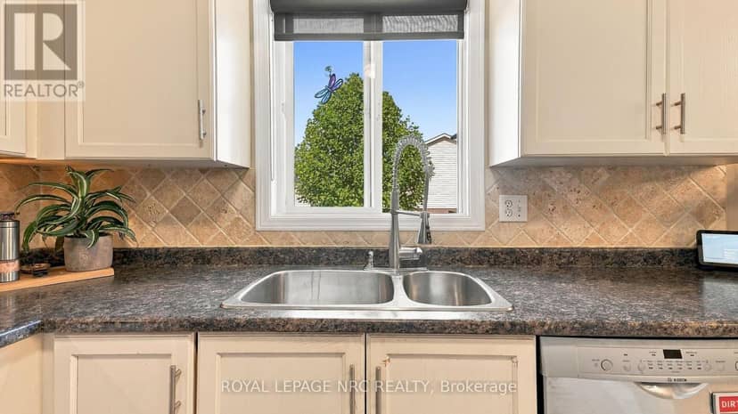 32 Poplar Crescent — photo 17 of 40