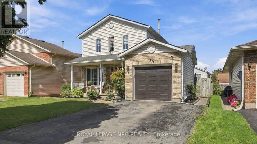 32 Poplar Crescent — photo 2 of 40