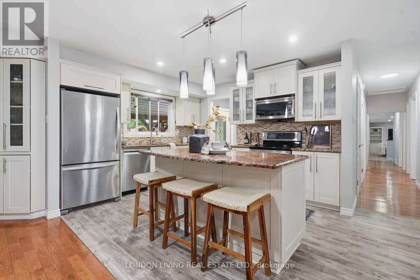 1400 Stoneybrook Crescent — photo 12 of 40