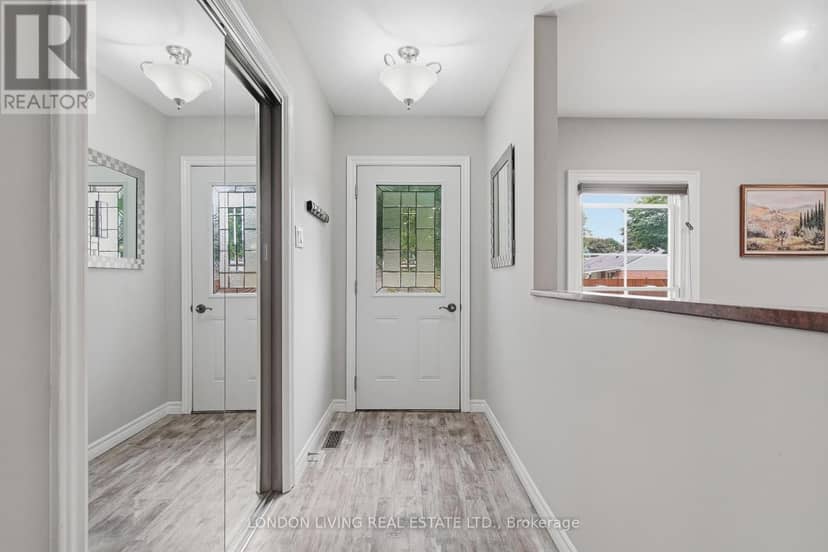 1400 Stoneybrook Crescent — photo 6 of 40