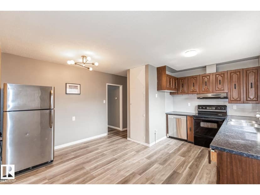 10551 53 AV NW NW — photo 10 of 23
