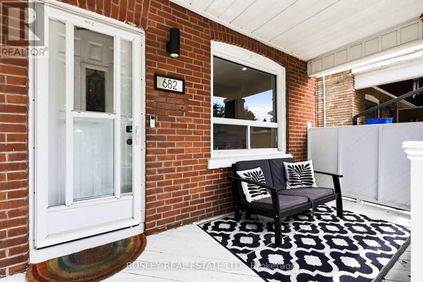 682 Milverton Boulevard, Toronto, photo 2