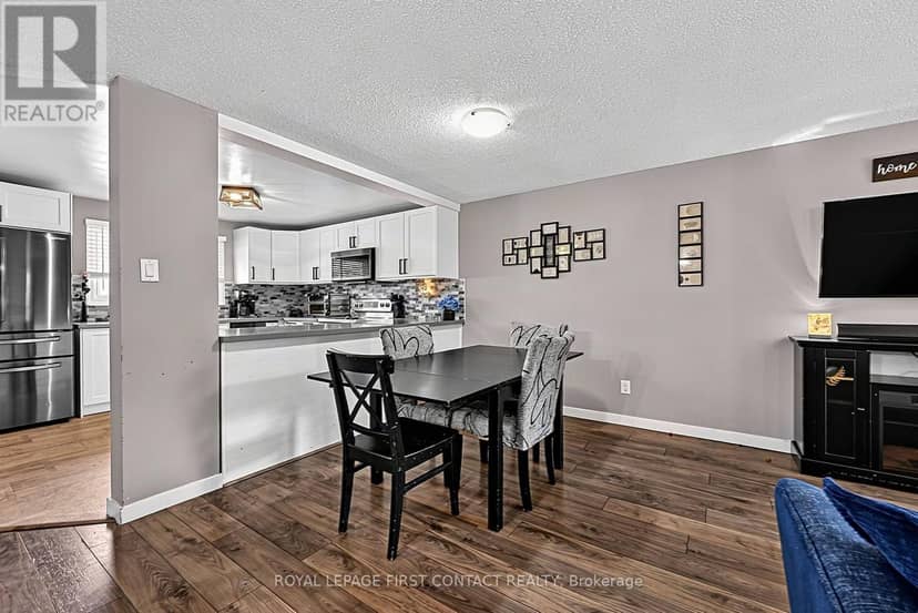 8 - 233 Innisfil Street — photo 7 of 25