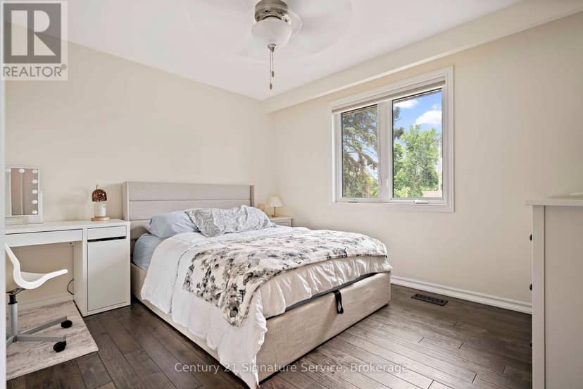 1563 Brentano Boulevard — photo 14 of 40