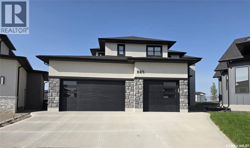 319 Woolf BAY, Saskatoon