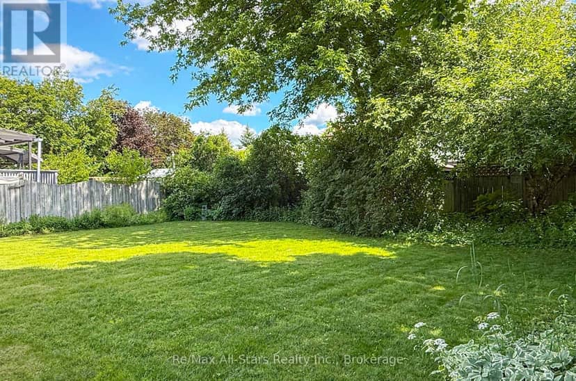 39 Applewood Crescent — photo 35 of 40
