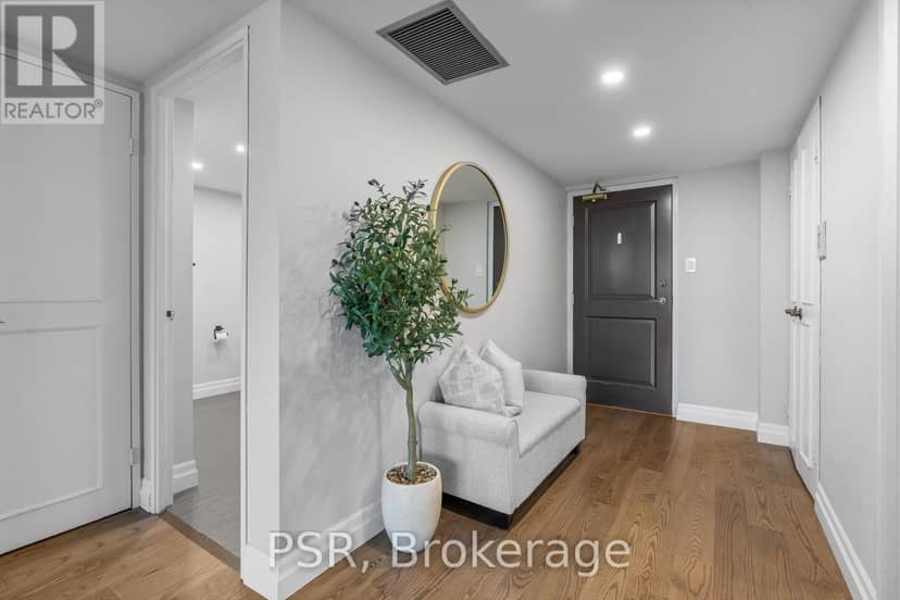 1103 - 30 Wellington Street E — photo 18 of 35