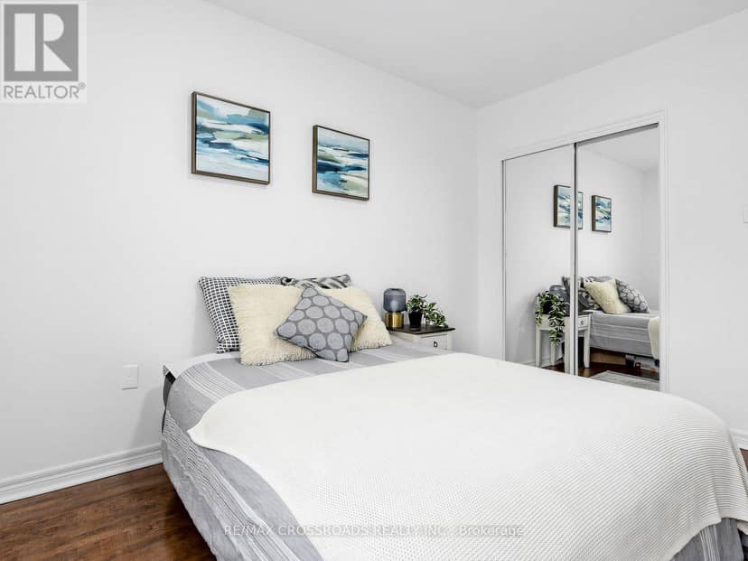 407 - 8 Kingsbridge Court — photo 18 of 25