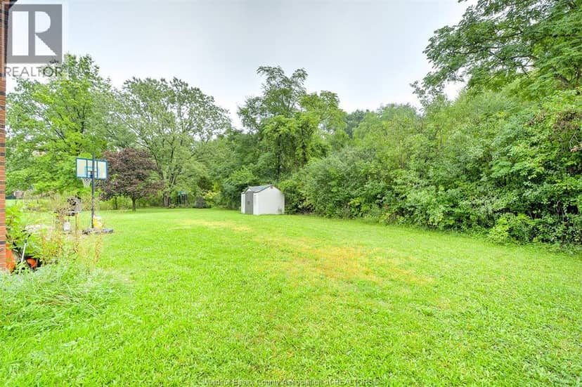 2300 Santo DRIVE — photo 10 of 40