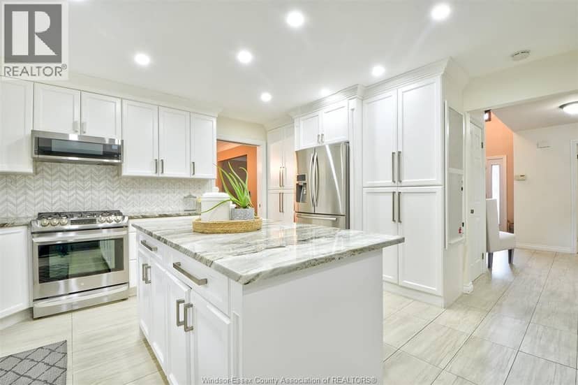 2300 Santo DRIVE — photo 11 of 40