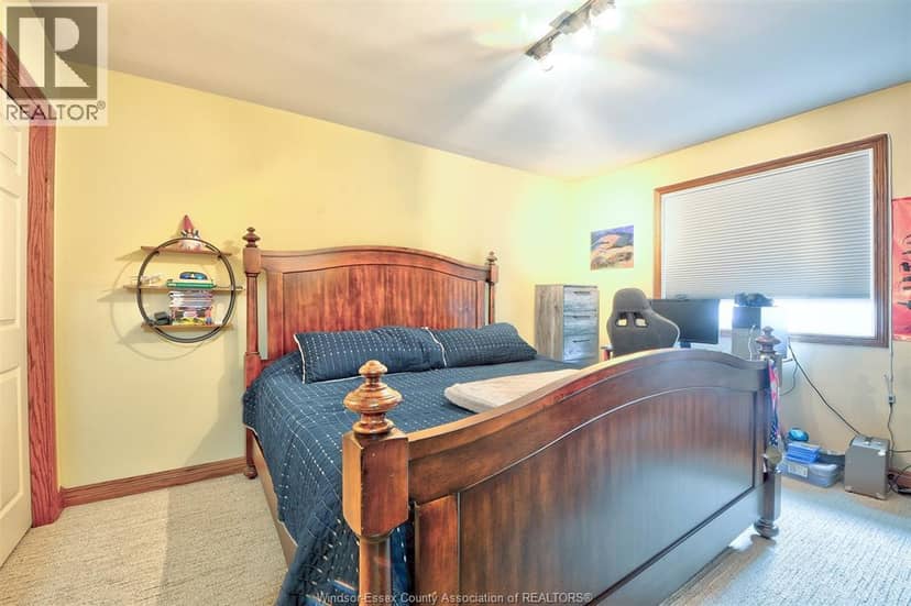 2300 Santo DRIVE — photo 35 of 40