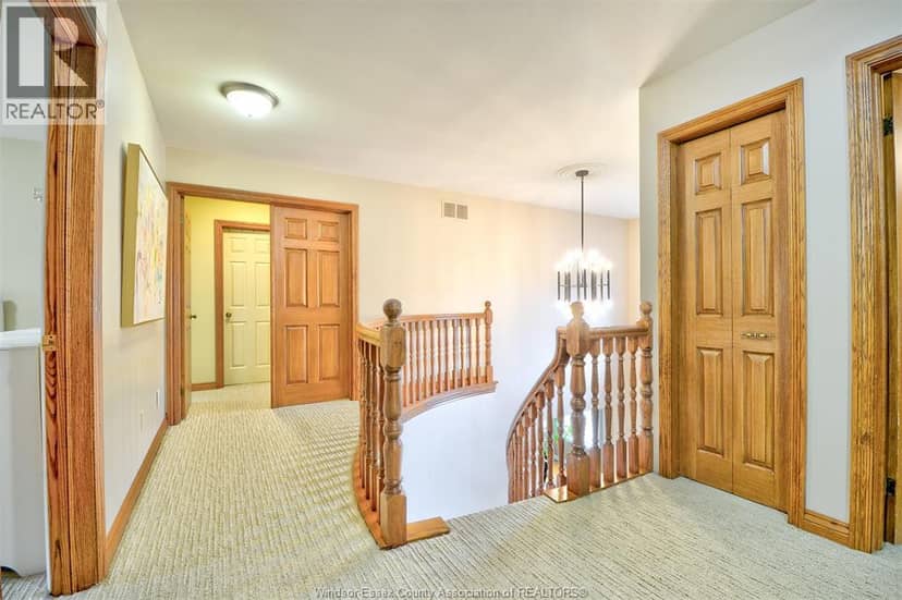 2300 Santo DRIVE — photo 39 of 40